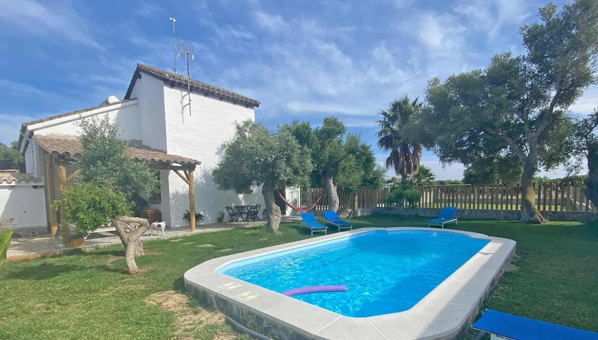 Quinta Mangueta Es Una Casa Con Piscina En Zahora Cerca De La Playa Cádiz