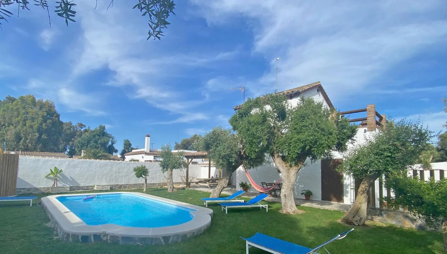 Quinta Mangueta Es Una Casa Con Piscina En Zahora Cerca De La Playa Cádiz